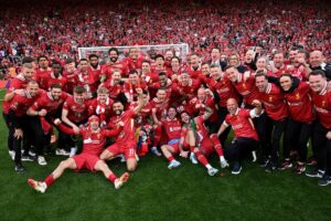 Liverpool cân bằng kỷ lục với MU